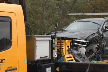 Unfall A6: Senioren-Paar kracht auf A6 in Ford: 40.000 Euro Schaden