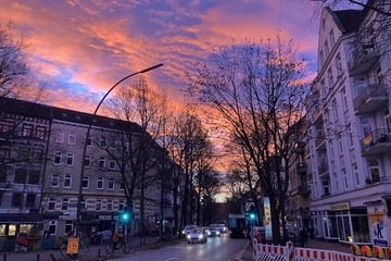 Feuerroter Himmel in Hamburg: Doch jetzt wird es nass