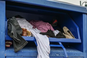 Spaziergänger macht schlimmen Fund: Tote Frau im Container entdeckt