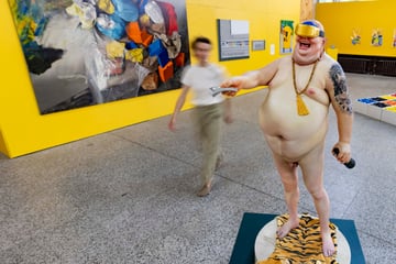 Dresden: "Ostrale" zeigt kunterbunte Kunst in der robotron-Kantine