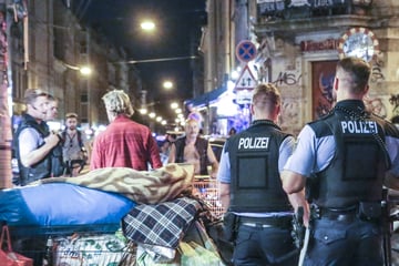 Dresden: Mann geht in Dresdner Neustadt mit Messer auf Sicherheitsmitarbeiter los: Festnahme!