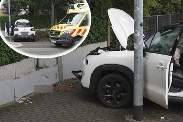 Einparken missglückt: Citroën-Fahrer rauscht vom Penny-Parkplatz frontal in Mauer