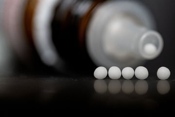 Hat es sich "ausgekügelt"? Ärztekammer streicht Homöopathie-Weiterbildung im Ländle