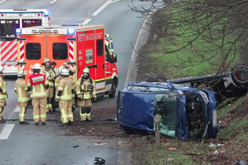 Unfall A46: Häftling rast über die Autobahn: Verfolgungsjagd endet mit heftigem Crash