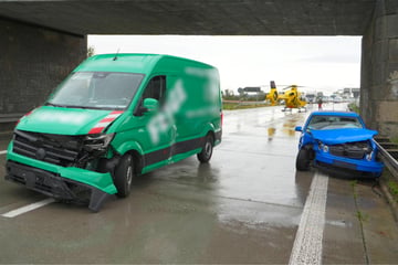 Unfall A14: Stau auf der A14: Polo und Crafter krachen zusammen, Hubschrauber im Einsatz