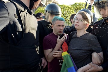 Russian police raid gay bars in Moscow, local media reports