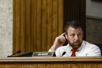 Senator Markwayne Mullin rages during race and education hearing: "I don't want reality"