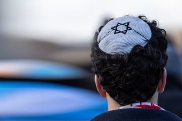 München: Streit um Parkplatz eskaliert: Mann mit Kippa antisemitisch beleidigt