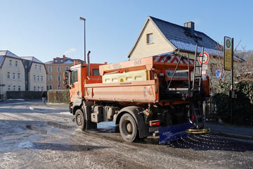 Dresden: Zwei Auffahrunfälle! Blitzeis nach Wasserrohrbruch im Dresdner Osten