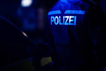 Fahrradfahrer stürzt, doch keiner weiß, wer er ist - Polizei sucht Zeugen