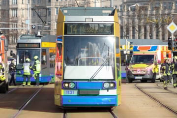 Leipzig: Tram-Unfall im Leipziger Zentrum: Fußgänger auf Schienen behandelt, LVB-Umleitungen