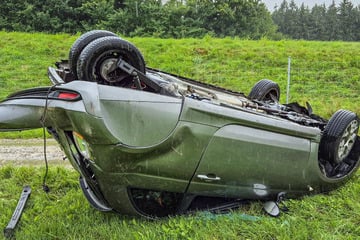 Unfallwrack verwundert Autofahrer: Fiat-Fahrer im Krankenhaus