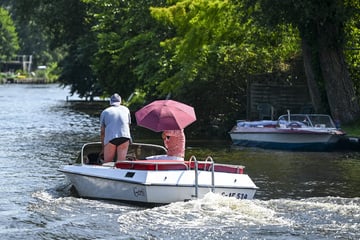 Berlin: Bootsdieb flieht über die Müggelspree: Besitzer jagt ihn mit dem Jetski