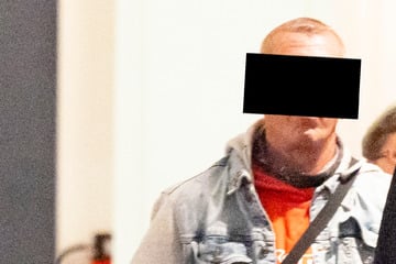 Blankzieher vor Gericht: Nachbar hat sich bei Oma Gerda die Blöße gegeben