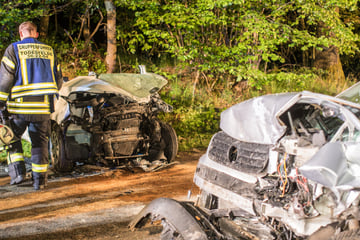 Frontal-Crash im Norden: Frau fast eine Stunde in Wrack gefangen!