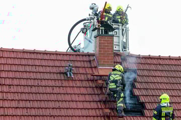 Feuer im Dachgeschoss: Eine Person im Krankenhaus