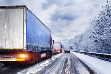 Schneefall und Glätte sorgen für zahlreiche Unfälle auf Thüringens Autobahnen