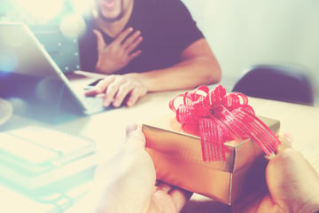 Geschenke für beste Freunde: Diese 5 Ideen sagen: "Ich schätze Dich sehr!"