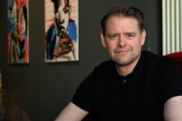 Max Giermann stellt seine Kunst aus: "Ich würde auch malen, wenn es kein Schwein interessiert"