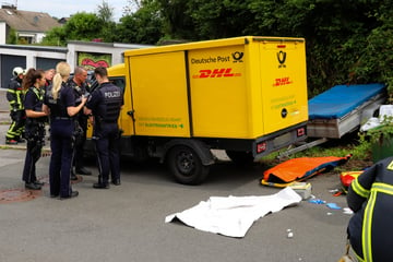 Wagen rollte plötzlich los: Postbotin (†41) nach tragischem Unfall verstorben