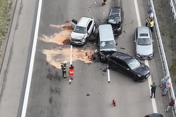 Unfall A4: Nach Serien-Crash auf A4: Acht Verletzte und stundenlange Vollsperrung