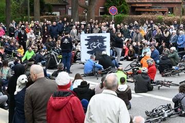 Hamburg: Hunderte Menschen trauern bei Mahnwache für überfahrenen Elfjährigen