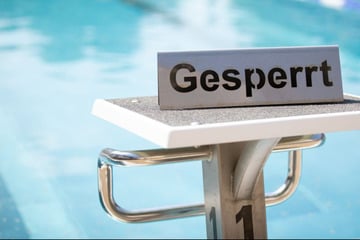 Feuerwehr räumt Schwimmbad in NRW: Mehr als 500 Badegäste müssen plötzlich raus