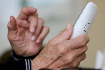 Spieß umgedreht: Clevere Seniorin lockt 18-jährigen Telefon-Betrüger in die Falle