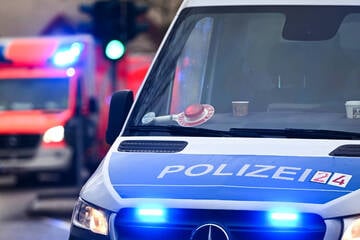 Radler bei Unfall 30 Meter mitgeschleift: Polizei sucht Zeugen