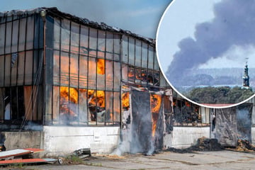 Großbrand in sächsischem Strohlager: Riesige Rauchwolke bis nach Leipzig zu sehen