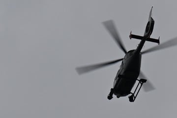 Suche mit Heli und Wärmebildkamera: Unfallfahrer (28) entwischt der Polizei