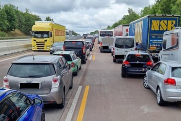 Unfall A4: Keine Rettungsgasse gebildet: Feuerwehr muss Autofahrer belehren