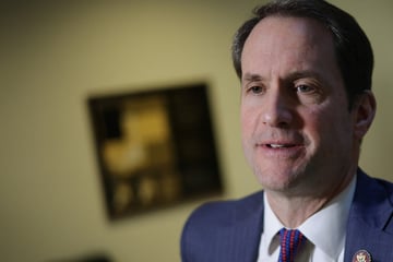 Rep. Jim Himes says US killed "shipwrecked sailors" after seeing boat strike footage