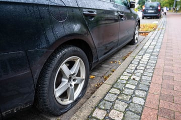Berlin: Mehr als 40 Autos betroffen: Aktivisten lassen Luft aus Reifen im Kollwitzkiez