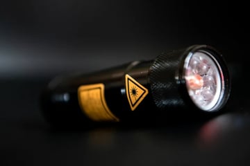Attacke mit Laserpointer: Mann verletzt