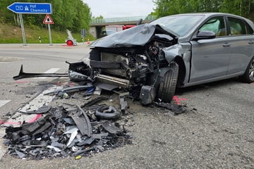 Schwerer Unfall an A72-Auffahrt in Mittelsachsen