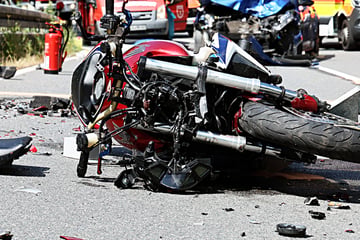 Tödlicher Frontalcrash in Unterfranken: Motorradfahrer stirbt noch am Unfallort