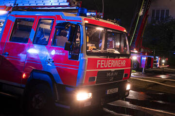 Berlin: Kerze umgestoßen: 66-Jährige bei Wohnungsbrand schwer verletzt!