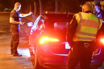 Mehr als doppelt so schnell wie erlaubt durch die Stadt: Raser muss nun zu Fuß gehen