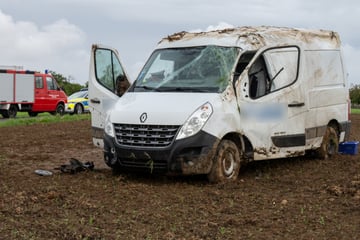 Tödlicher Unfall in Mittelsachsen: Transporter-Fahrerin überschlägt sich und stirbt