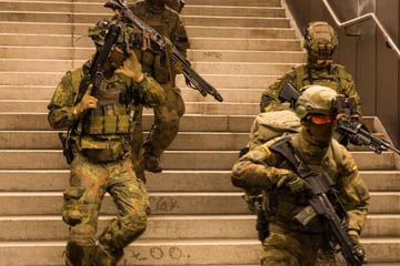 Berlin: Alarm in U-Bahn mitten in Berlin: Bundeswehr probt den Ernstfall