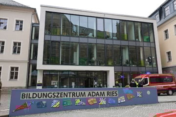 Nach Bombendrohung gegen Schule im Erzgebirge: Verdächtiger ermittelt