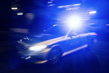 Transporter in Erfurt angezündet: Feuer greift auf weitere Autos über