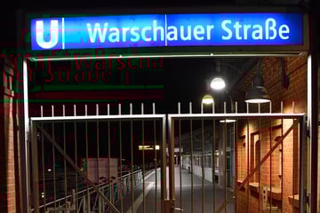 Berlin: 23-Jähriger attackiert Polizisten am U-Bahnhof Warschauer Straße