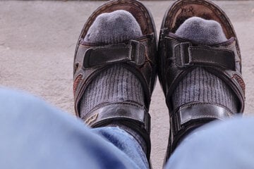 Umfrage bestätigt: Das sind die schlimmsten Stil-Sünden der Männer im Sommer