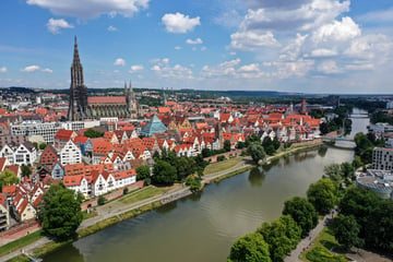 Drama bei Donaufest: Mann springt in den Fluss und ertrinkt
