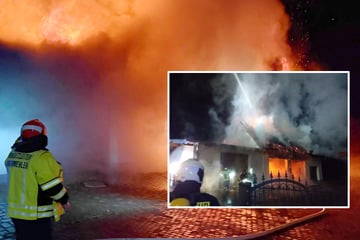 Gebäude in Flammen: Nachbar weckt Eigentümer