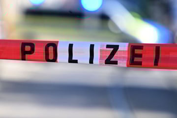 Messerattacke: Nachbarn hören Streit, plötzlich liegt ein Mann stark blutend im Hausflur