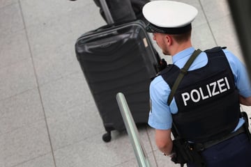 Leipzig: Nach Grenzkontrolle am Flughafen Leipzig/Halle 2500 Euro weniger im Portemonnaie