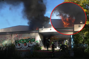 Leipzig: Feuerwehr-Einsatz in Leipzig: Alter Konsum-Supermarkt brennt!